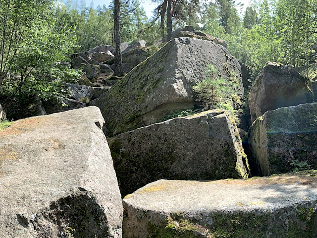 Klippblock vid Kanaberg. Foto Mats Neander.