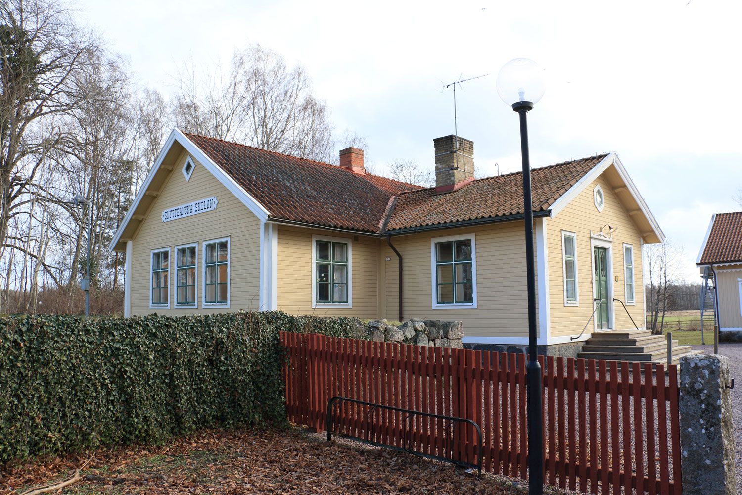 Den äldsta skolbyggnaden från 1820 Foto: Stefan Svenaeus 2024